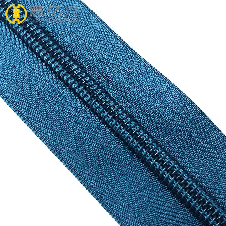 cheap garment color 5# nylon zipper rolls with blue teeth for sale