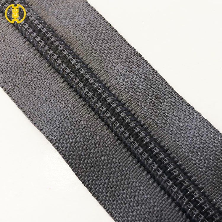 Custom cheap no.5 long chain nylon zipper wholesale